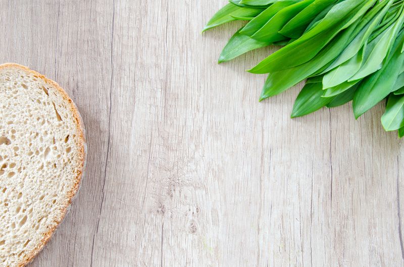 Garlic bread with herbs and melted butter
